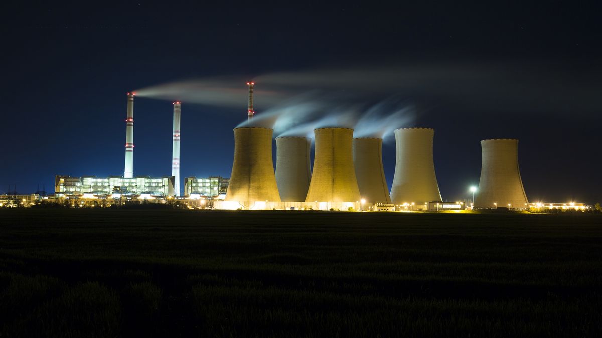 Evropa přitvrzuje. Nový klimatický závazek míří na uhelné elektrárny i automobilky